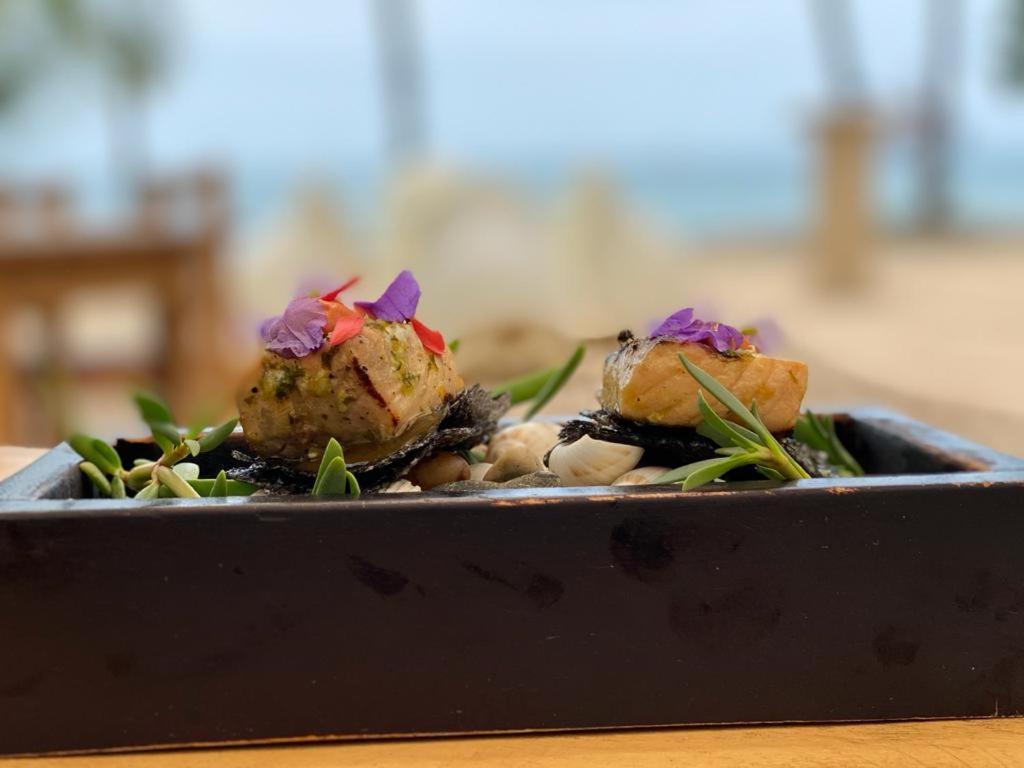 Cafe De Playa Beach Front Hotel Coco Exterior photo