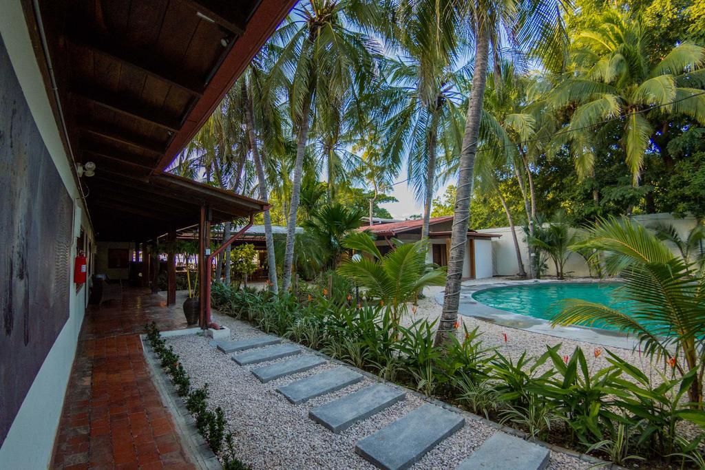 Cafe De Playa Beach Front Hotel Coco Exterior photo